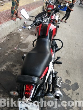 Bajaj V15